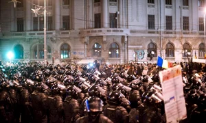 Cu cagule şi bastoane vine duma jpeg