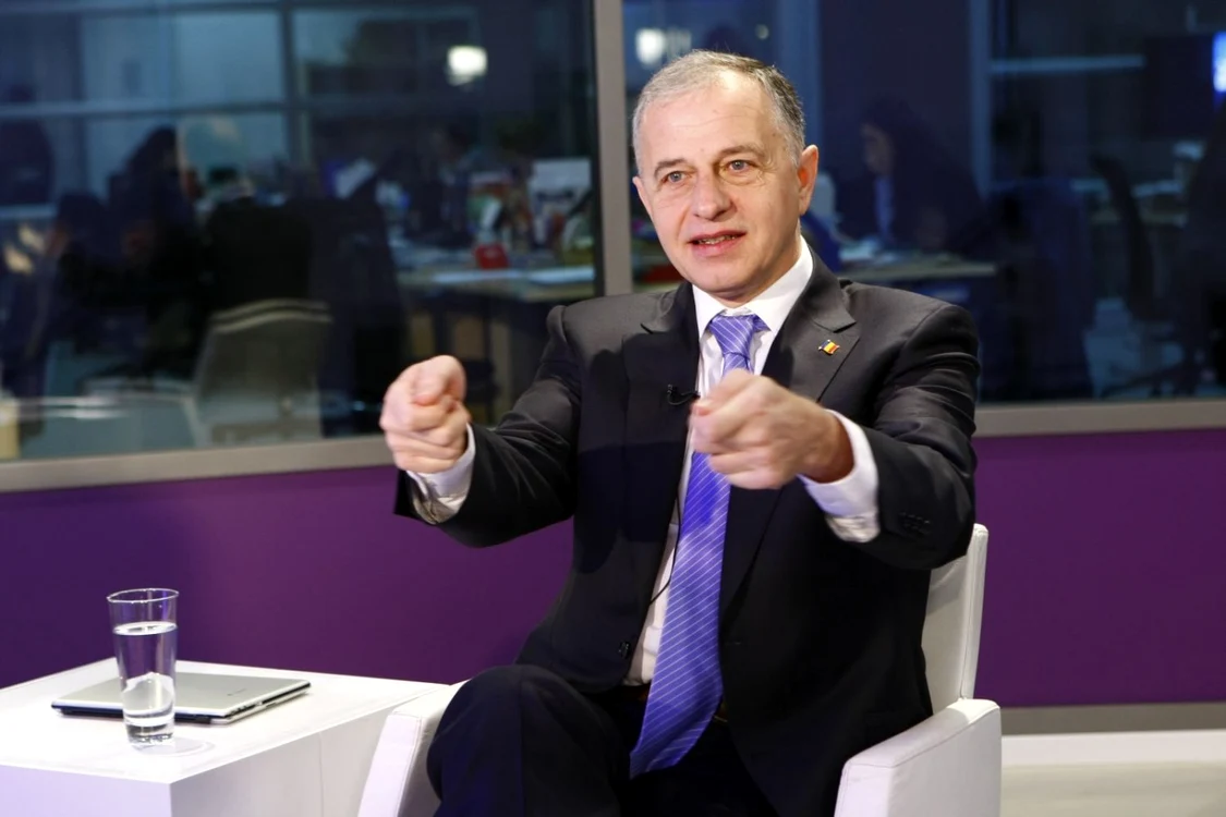 Mircea Geoană se va întâlni cu participanţii la dezbateri la Prefectură. Foto: Adevărul