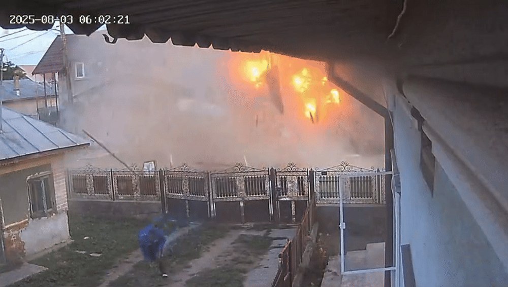 Explozie puternică urmată de incendiu în Dâmbovița. Casele s-au cutremurat și în satele vecine: localnicii au crezut că este un bombardament