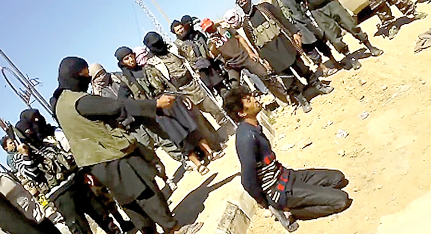 Jihadiştii au îngrozit planeta cu execuţiile publice filmate şi postate pe Internet