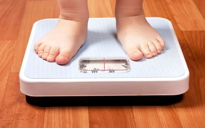 Sportul potrivit pentru copii grăsuţi e înotul, iar probleme de greutate vor dispărea