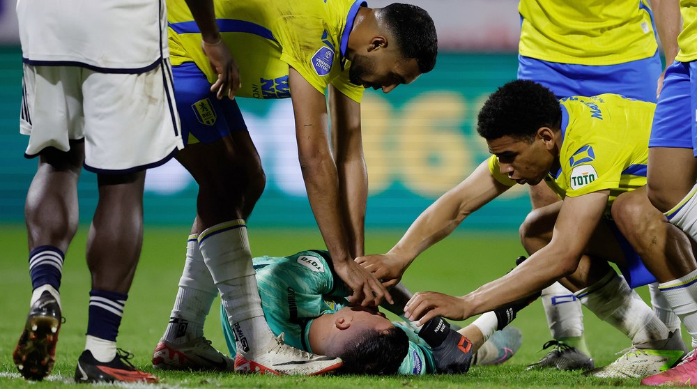 Momente dramatice în Waalwijk - Ajax. Portarul gazdelor a fost resuscitat chiar pe teren