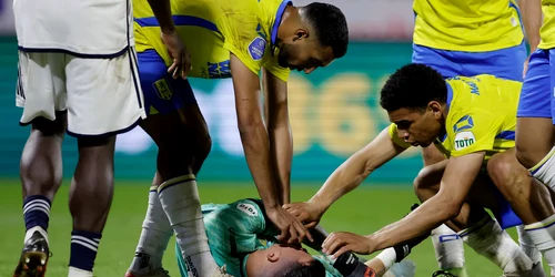 Etienne Vaessen portar resuscitat pe teren la meciul rkc Waalwijk Ajax FOTO Getty images (1) jpg