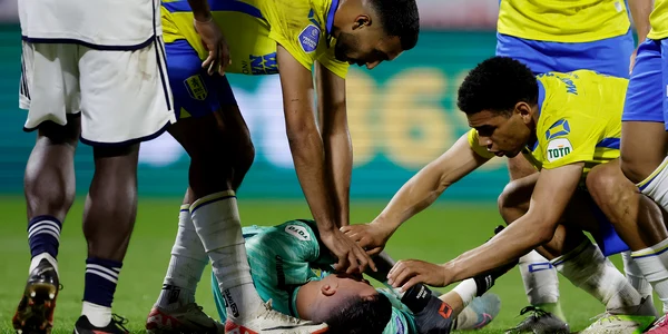 Etienne Vaessen portar resuscitat pe teren la meciul rkc Waalwijk Ajax FOTO Getty images (1) jpg