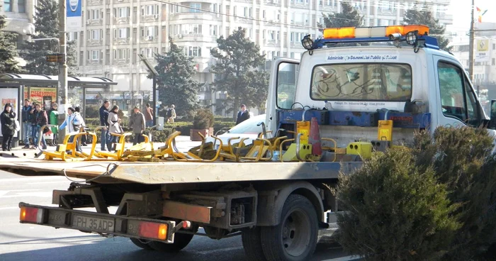 Tariful pentru recuperarea maşinii blocate a crescut de la 208 la 450 lei. FOTO Adevărul Ploieşti