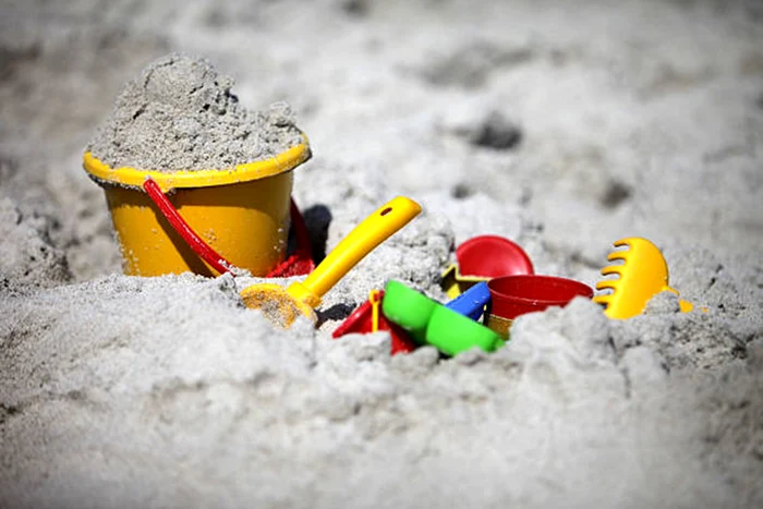 Gropile săpate în nisip pot fi letale / foto: IStock