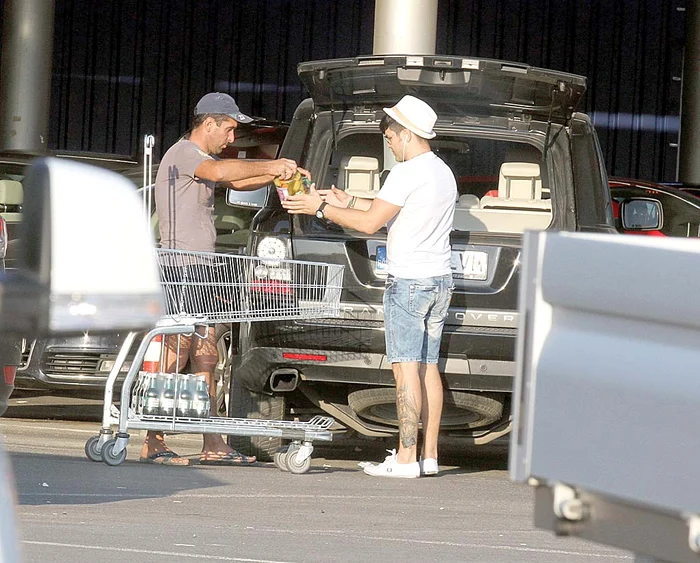 Liviu a cumpărat en-gros acrituri şi bere la petFoto: Blitz