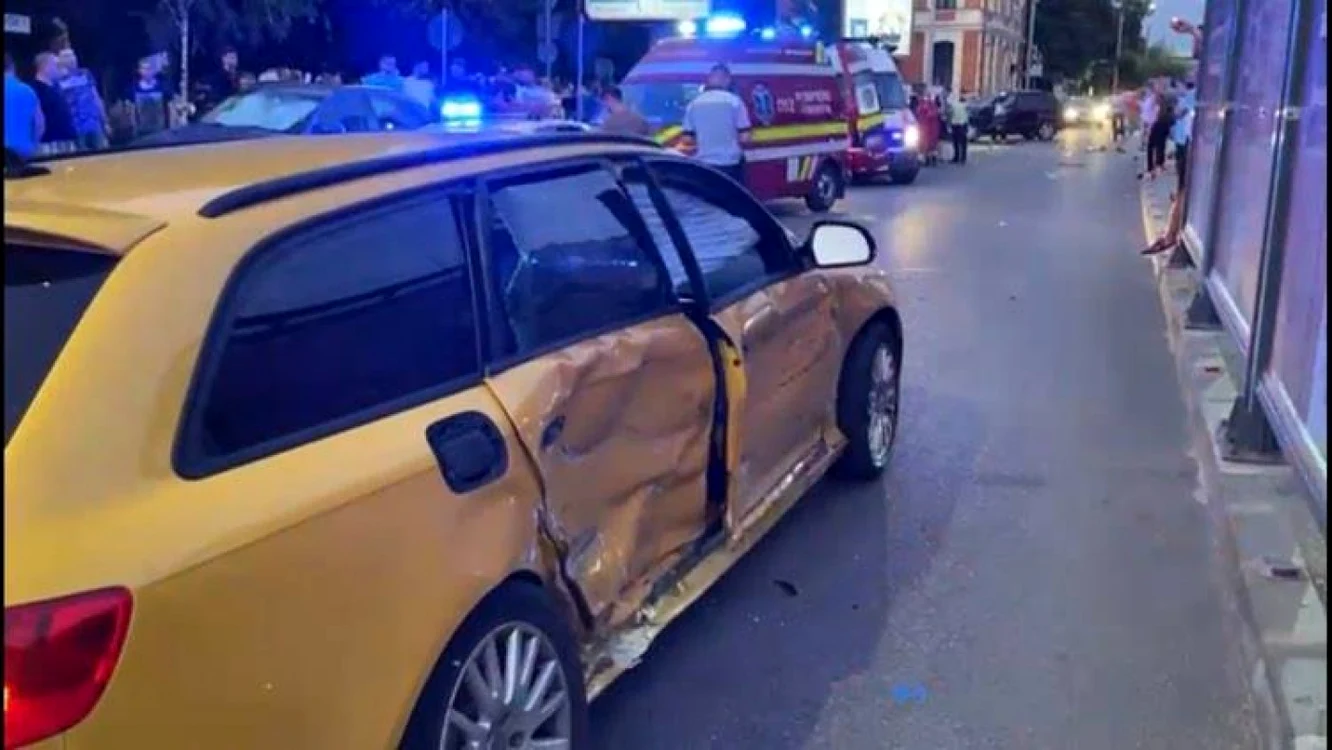 masina galbenă accident