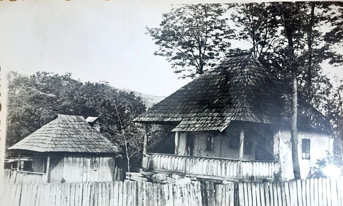 Colecția Fototecă a Secției de Etnografie reprezentând case din Brădești, Dolj, anul 1972 (© Muzeul Olteniei)