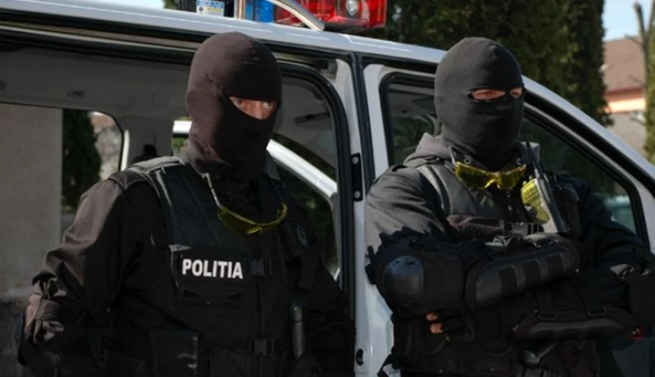 Poliţia a descins la mai multe adrese FOTO Adevărul