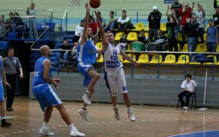 Braşov: „Studenţii“, puşi la respect de campioni