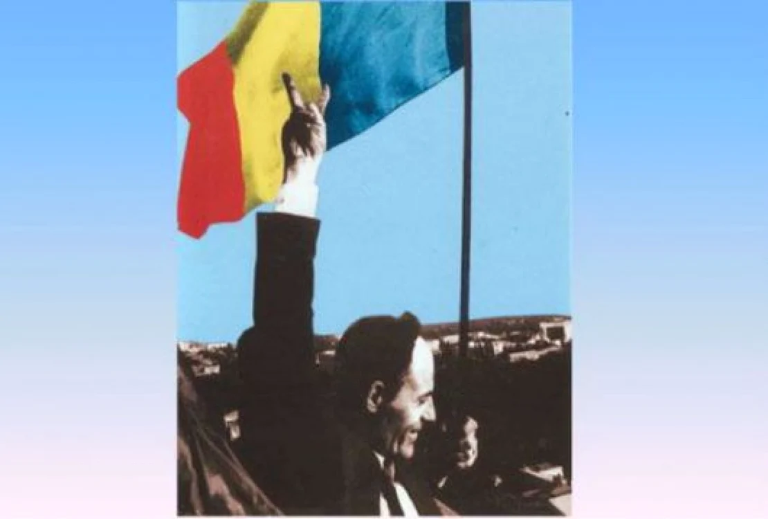 Gheorghe Ghimpu arborând tricolorul pe clădirea Parlamentului. Sursa: www.trm.md