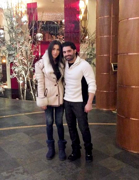 Pepe e foarte mândru de soţia lui, Raluca, şi o susţine să înveţe pentru examene chiar şi când sunt împreună în vacanţe