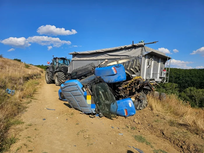 Tractorul s-a răsturnat, iar un băiat de 14 ani și-a pierdut viața FOTO: IPJ Dolj