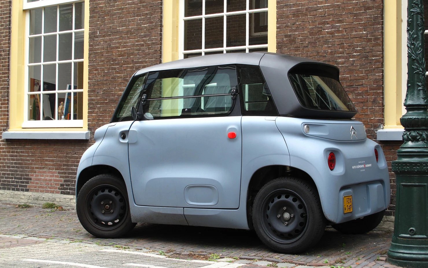 Mașinuțele electrice mici, probleme sau soluții pentru traficul din orașe: „Ajungi la teama că rămâi fără baterie”