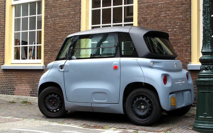 Mașină de mici dimensiuni. Rutger van der Maar. Wikipedia. 