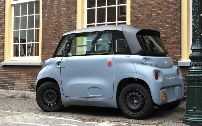 Mașinuțele electrice mici, probleme sau soluții pentru traficul din orașe: „Ajungi la teama că rămâi fără baterie”