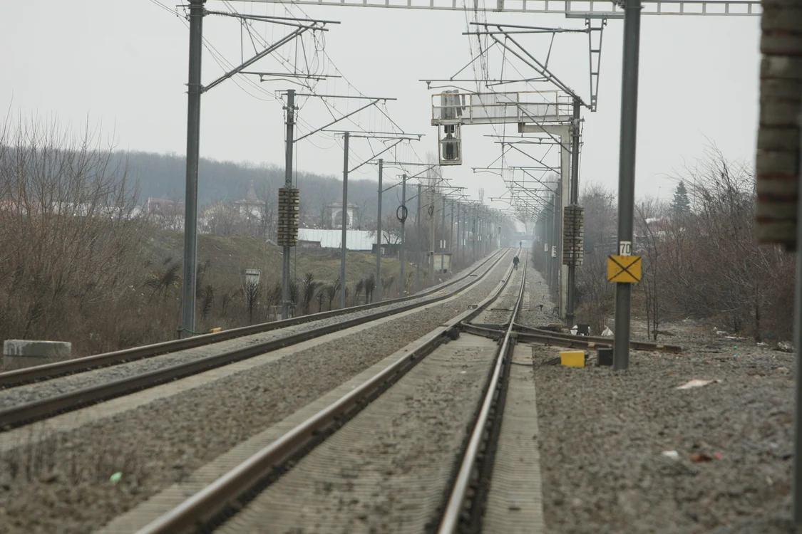 Cadavrul a fost descoperit pe șinele de tren FOTO Arhivă