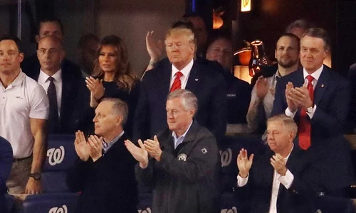 trump baseball huiduit spectatori gettyimages 1183854744 jpeg