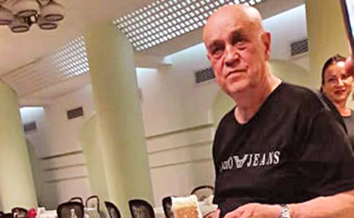 Benone a primit în dar de ziua lui un tort imens