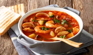 Supa de rosii cu fructe de mare  Sursa foto shutterstock 619694405 jpg