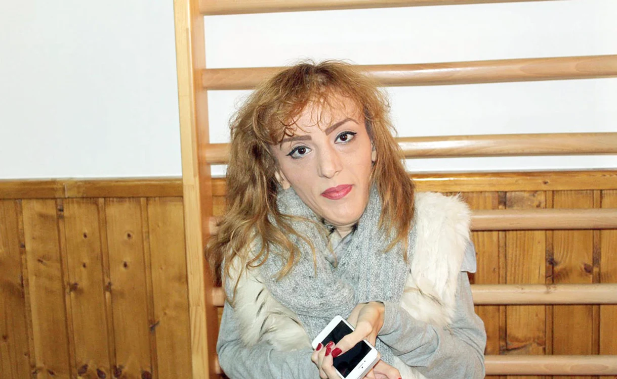 
    Mama ei o susţine  în tot ce face  