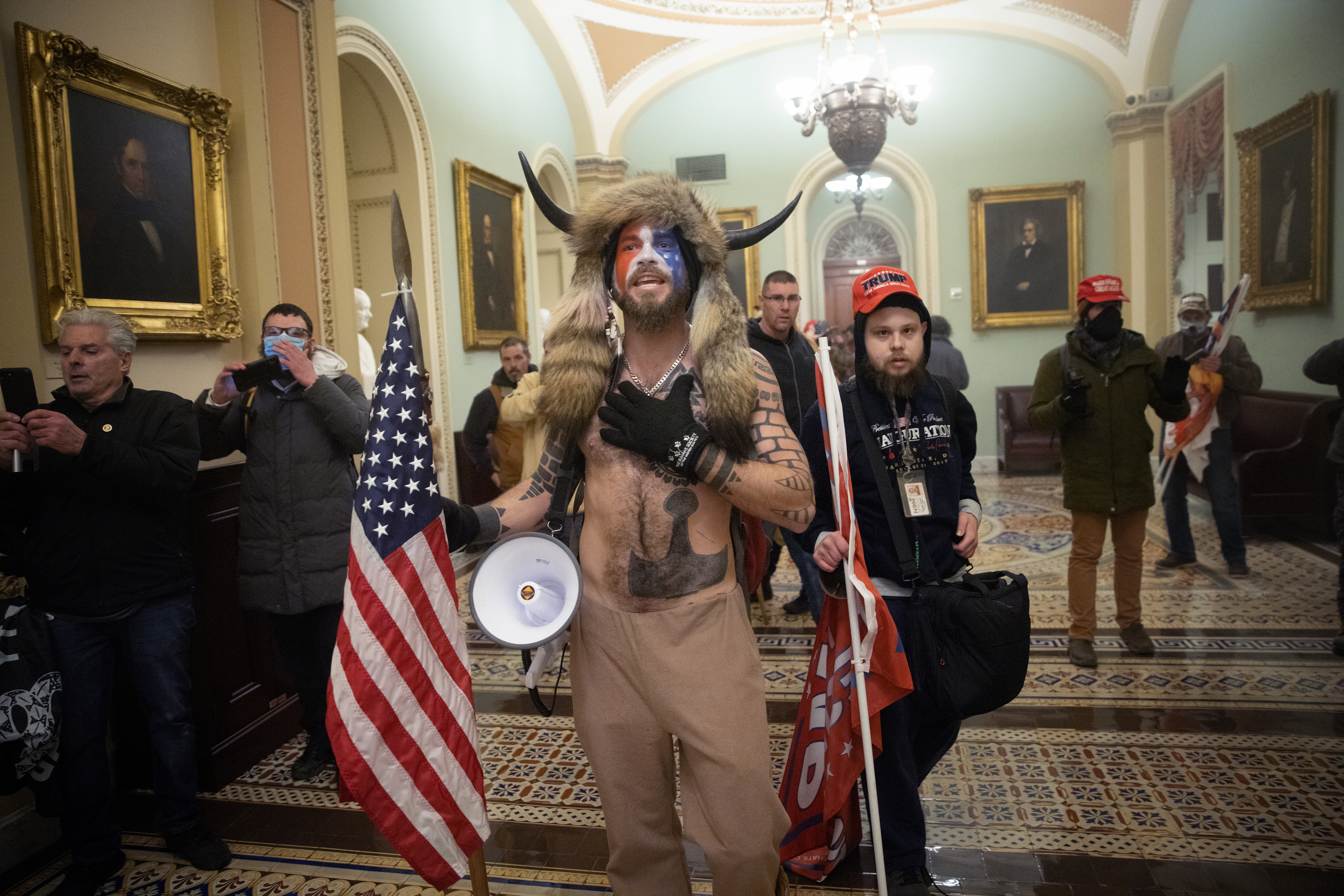 Susţinătorii lui Trump au intrat în Capitoliu