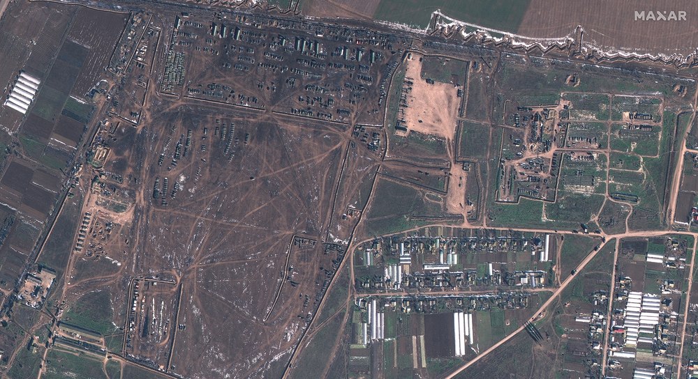 Imagini din satelit. Rusia a golit o bază din nordul Crimeii