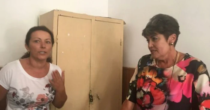 Copiii au fost obligaţi să poarte o mătură pe spate de la şcoală până acasă şi înapoi