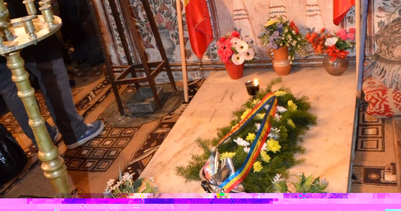 Mormântul marelui om de stat I G Duca - fost premier al României asasinat de legionari - de la Biserica Urşani - Horezu din Vâlcea Foto Adevărul - credit Florin Epure