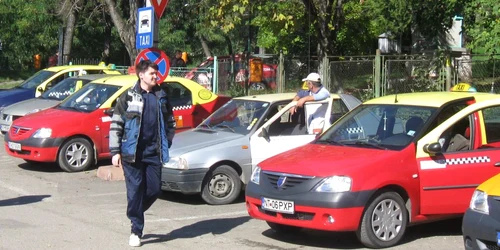 Pietrenii care aleg să meargă cu taxiul trebuie să ceară bon fiscal pentru eventuale reclamaţii