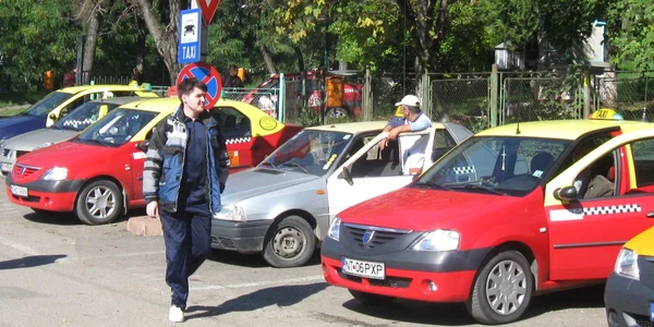 Pietrenii care aleg să meargă cu taxiul trebuie să ceară bon fiscal pentru eventuale reclamaţii