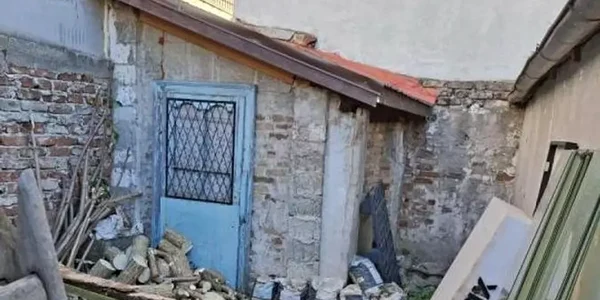 o constructie veche aflata in zona banu manta din bucuresti 1 webp