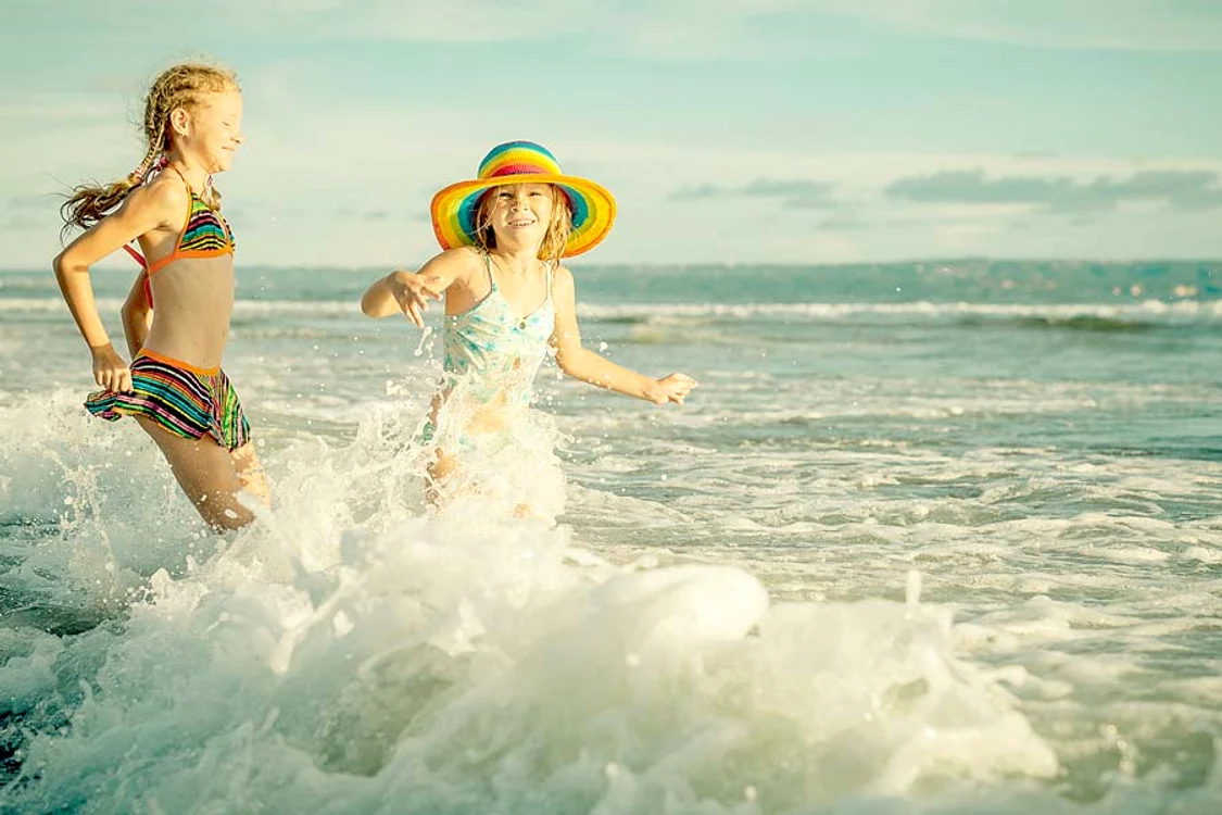 Dacă vrei ca cel mic să meargă în tabără la mare, alege staţiuni precum Eforie Sud sau 2 MaiFoto: Shutterstock