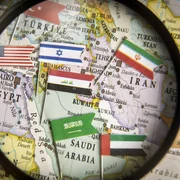 Harta Orientului Mijlociu cu steaguri sub o lupă FOTO shutterstock jpg