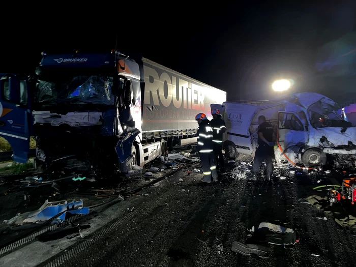 Tragedie pe breteaua Autostrăzii Sibiu Pitești lângă intersecția cu DN7 la Boița Sursă ISU Sibiu
