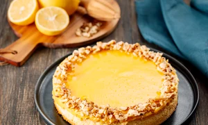 Prajitura cu lamaie si nuci  Sursa foto shutterstock 2413553695 jpg