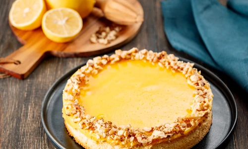 Prajitura cu lamaie si nuci  Sursa foto shutterstock 2413553695 jpg