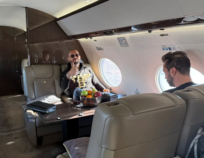 Frații Tate, la bordul unui avion privat FOTO: x