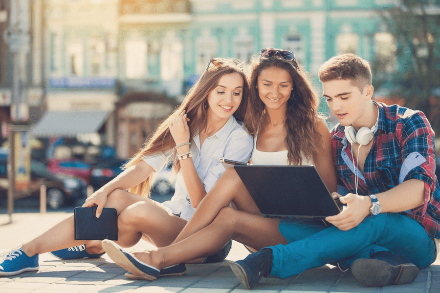 Ce îi gonește pe studenți din facultățile românești