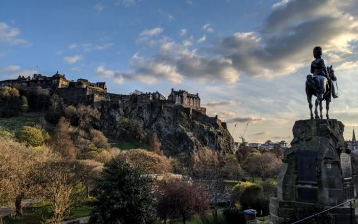 Castelul Edinburgh este unul dintre monumentele care fac parte din colecţia ”Heritage on the edge”.