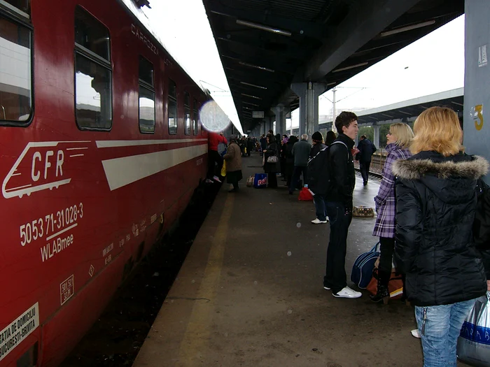 Dacă orele de plecare se suprapun, trenurile InterCity vor pleca primele, urmate de InterRegio şi Regio