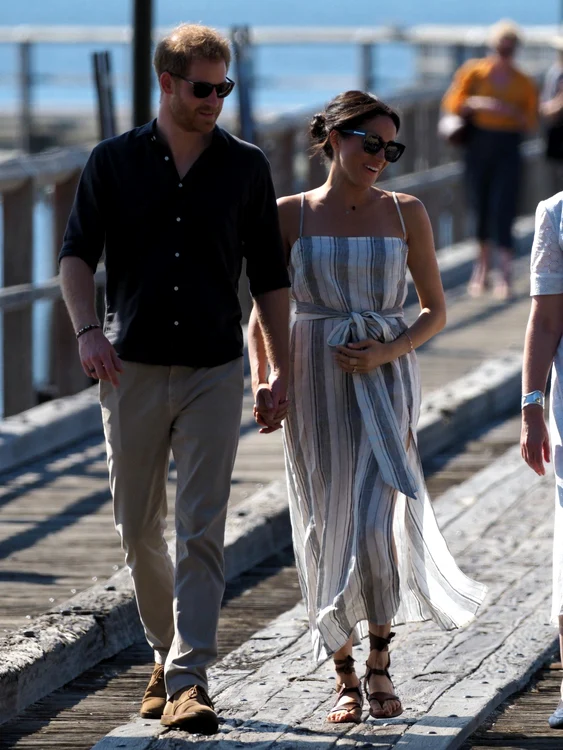 Prinţul Harry şi Meghan au fost primitţi pe insulă de populaţia Butchulla