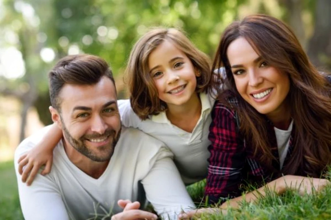 Spiritul de familie se cultivă şi prin ajutorul pe care cei mici îl primesc acasă.