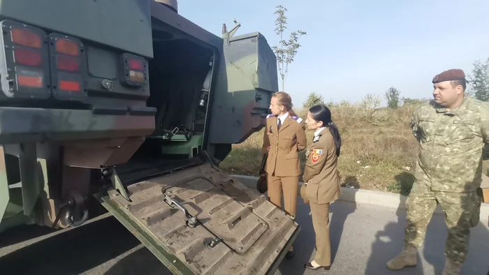 Prezentare de tehnică militară la Slatina, la Ziua Armatei FOTO: A.M.