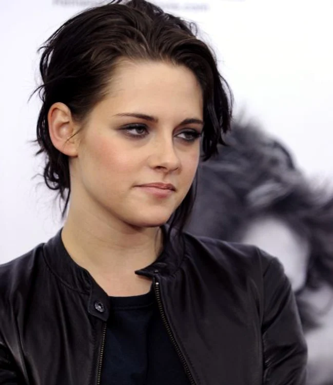 Vedete care au trecut de la blond la brunet jpeg