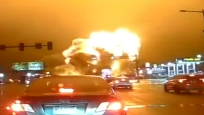 Minge de foc pe cer, după ce un avion s-a prăbușit FOTO: captura video