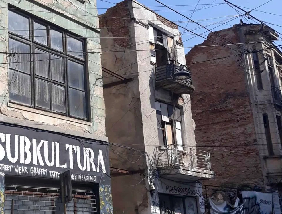 
    Imobilul din strada Blănari, construit la sfârșitul secolului al XIX-lea, așa cum arăta înainte de refacerea lui Foto: facebook.com/Gabriela Firea  