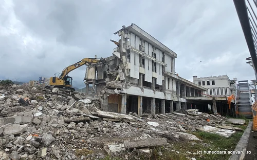 Gara Devei este demolată Foto Daniel Guță ADEVĂRUL (48) jpg