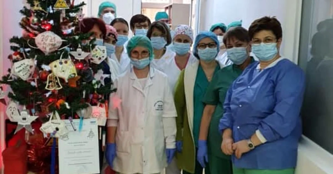 castigatorii concursului de impodobit braduti la sju zalau foto sju zalau